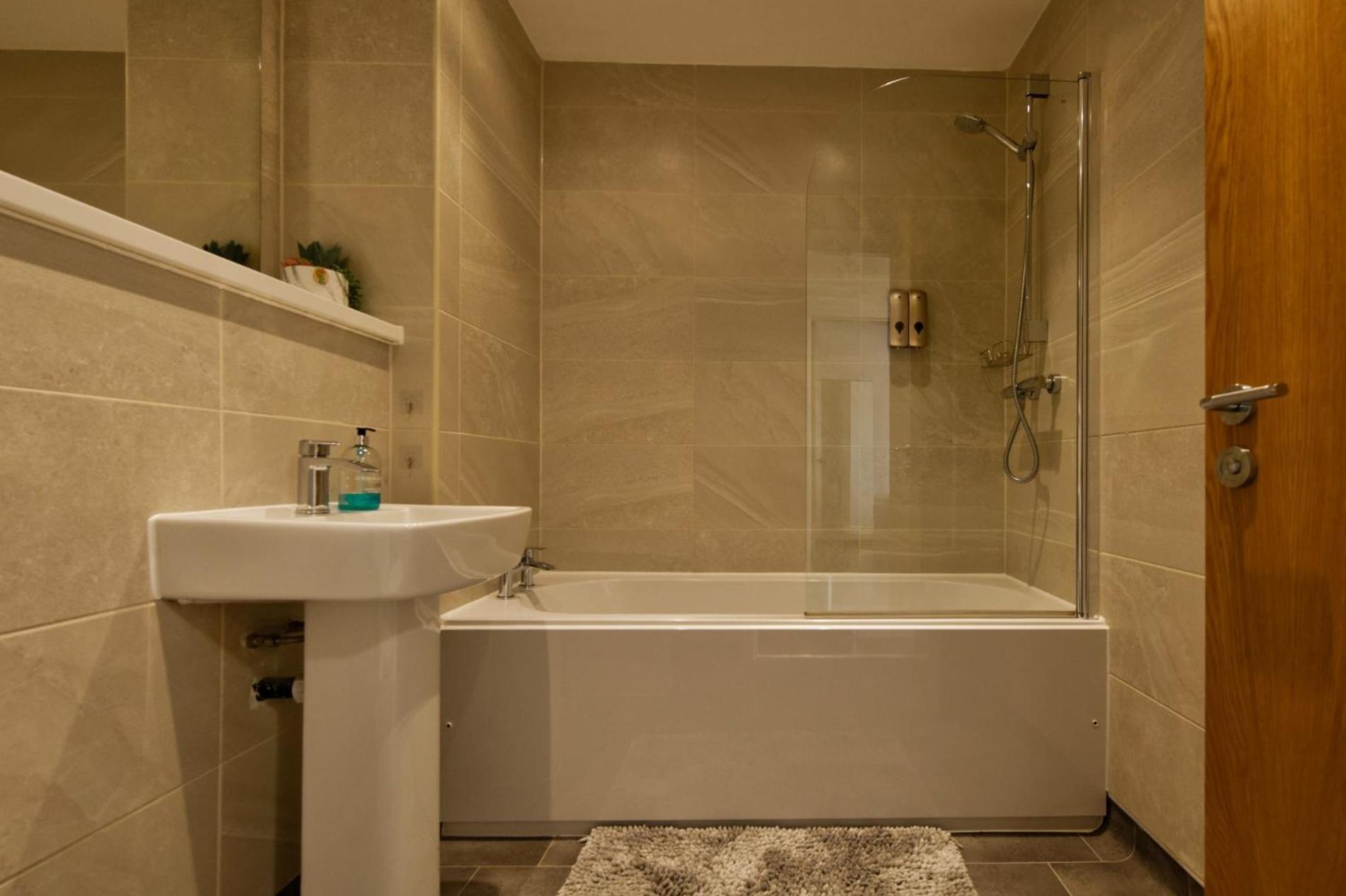 Sidemerseylivings - Central, Bright, And Convenient 2-Bedroom Apartment With Parking Liverpool Esterno foto